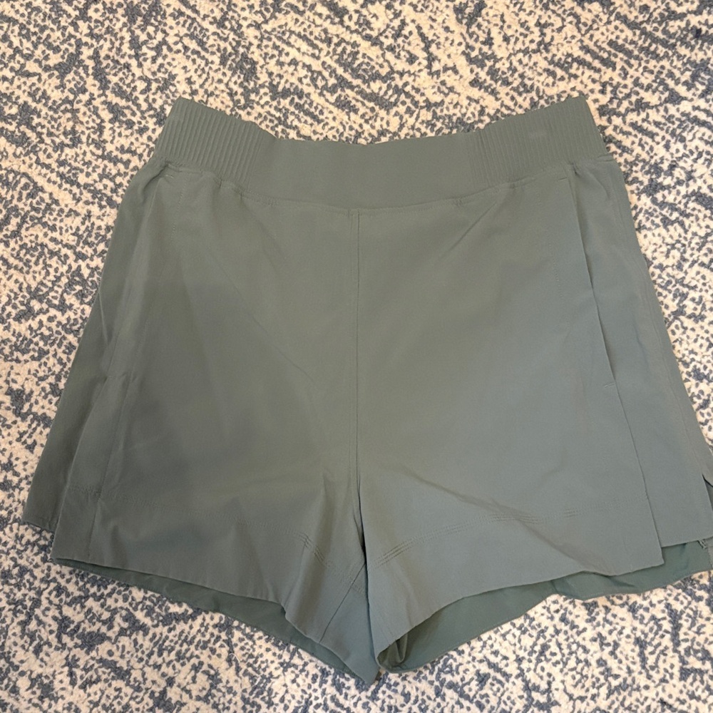 Lululemon Stretch Woven Relaxed Fit Short large Eucalyptus